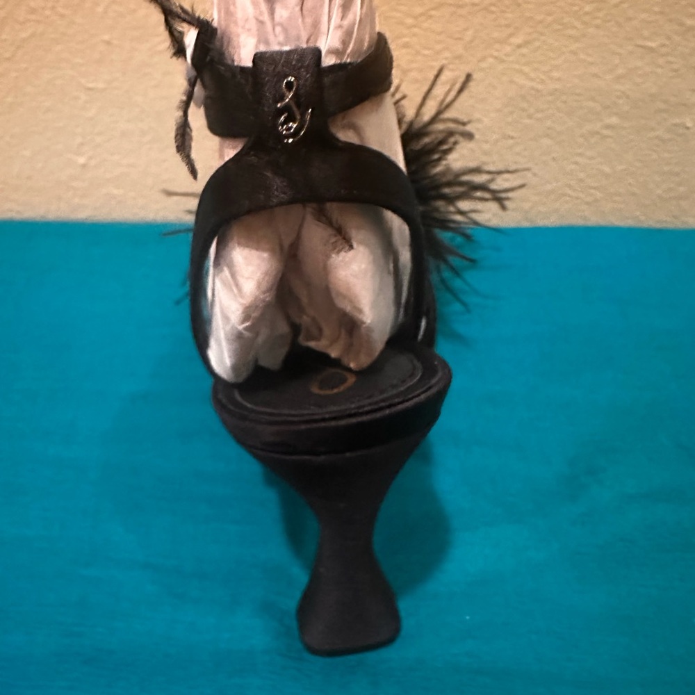 Elegant New Sam Edelman Ladies Black Layton Heeled Feathered Sandals Size 9.5 - Picture 6 of 11